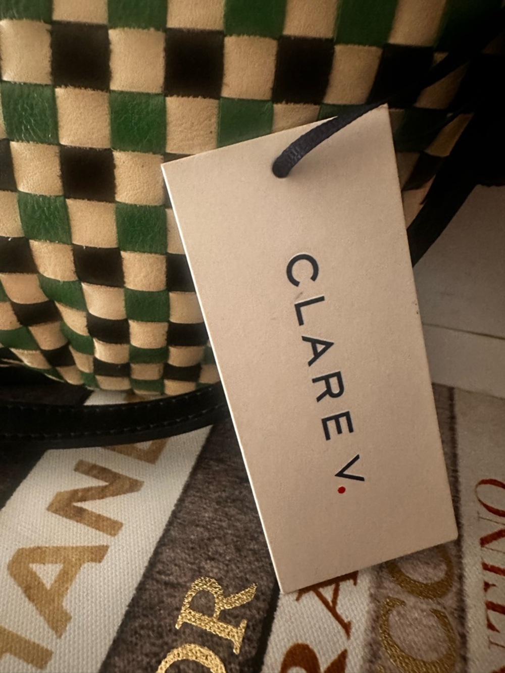 NWT CLARE V. petit moyen messenger bag in green apple - Picture 7 of 9